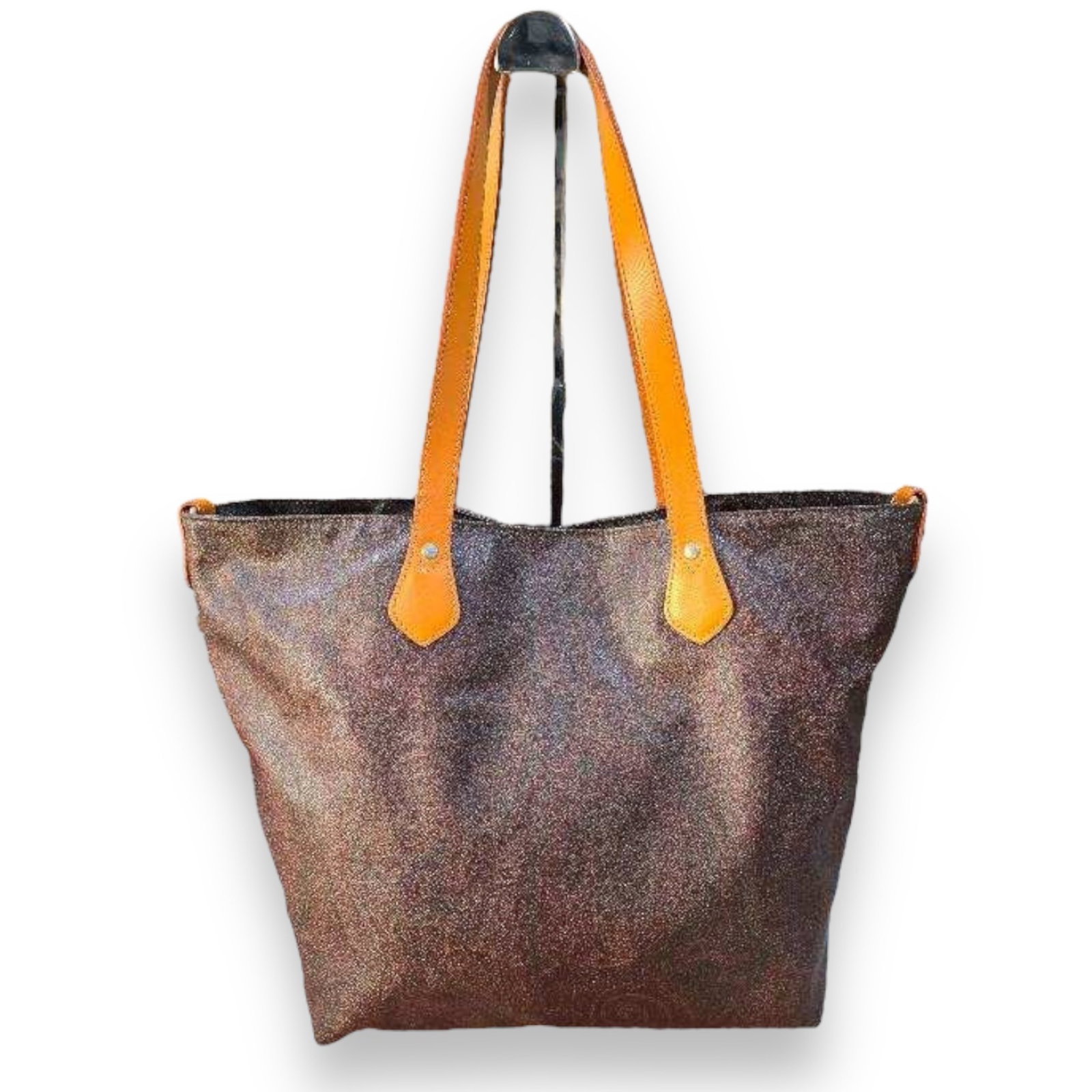 2011’ Paisley Print Etro Milano Rare 2 Way Tote: • Etro Milano• Rare 2 Way Tote• Beautiful Paisley Print• Orange Handles/Accents• Magnetic Snap & Clip Closures• Can Be Worn As A Tote Or Clip The Inside Together For A Co