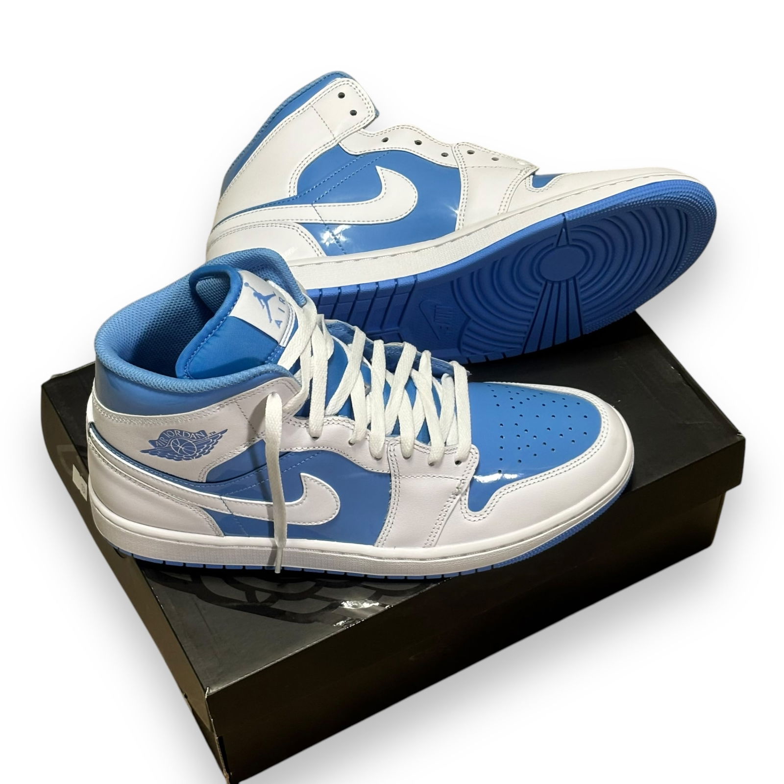 Mens Nike Air Jordan 1 Mid SE "White/Legend Blue" Size 10.5: • Nike• Air Jordan 1 • Mid• SE "White/Legend Blue" • Men's Size 10.5• Lace Up• Original Box Included