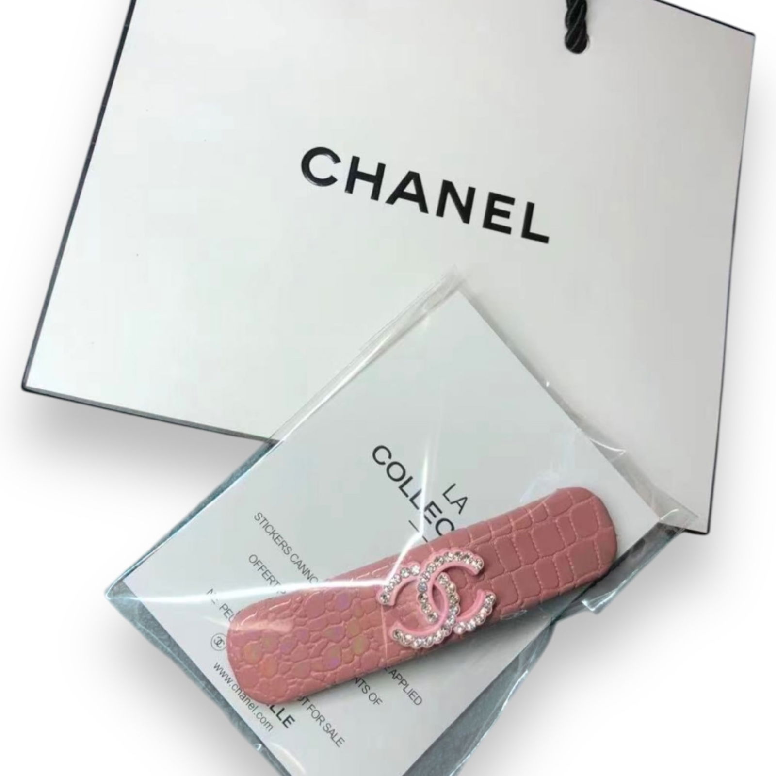 CHANEL Pink Croc Pattern White Rhinestone CC Logo L.A Collection Hair Clips: • CHANEL • Gabrielle• Pink• White Rhinestone Covered/Pink Trim CC Logo• Crocodile Pattern• Long Rectangular Shape• L.A Collection• Hair Clip/Hair Pin • Uno