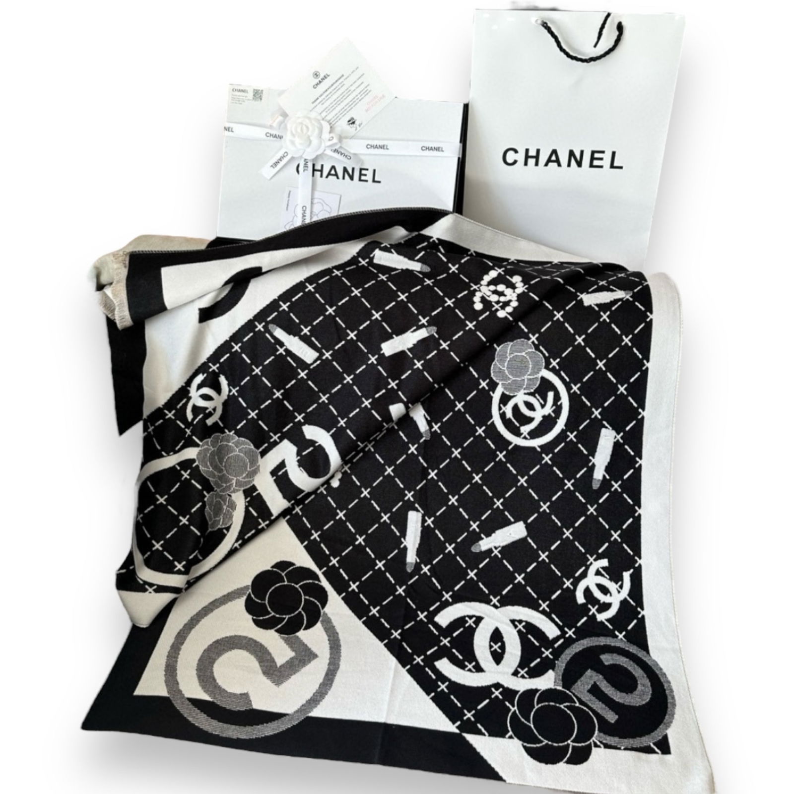 CHANEL No.5 Scarf Black/White W CC Logo & Original Box (1 of 5)