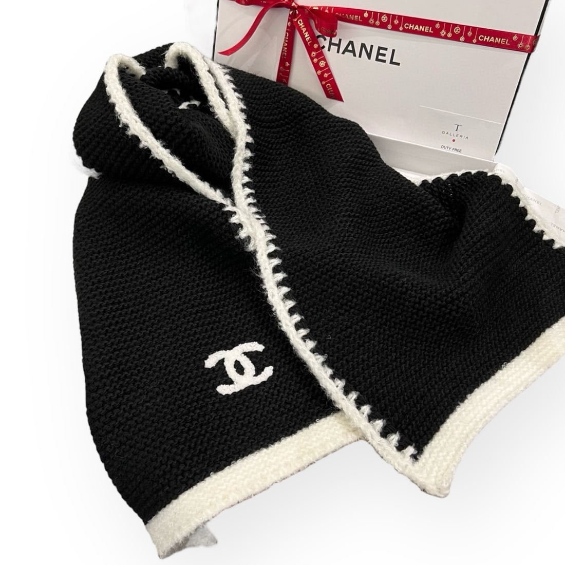 CHANEL Black & White CC Logo Beaute Scarf & Original Box (1 of 6)