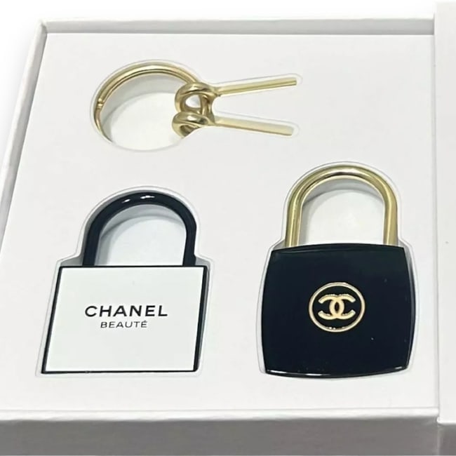 2Pc Set CHANEL Black & White L.A Collection Lock & Keys & Original Box: • CHANEL • Black & White • 2Pc Set • L.A Collection • Padlock & Keys • Original Box Included • Certificate Of Authenticity Included • Beaute/Diffusion Line: Ple