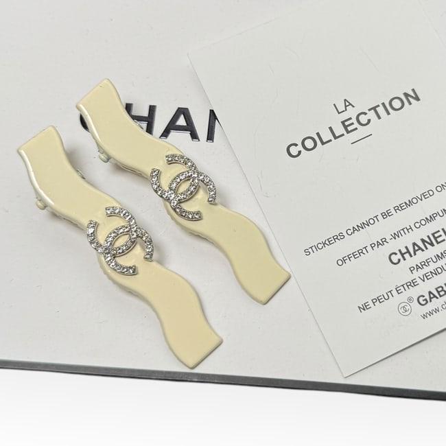 CHANEL 2Pc Set White(Cream)/White Rhinestone CC Logo Long Zig Zag L.A.C Hair Clipss (1 of 3)