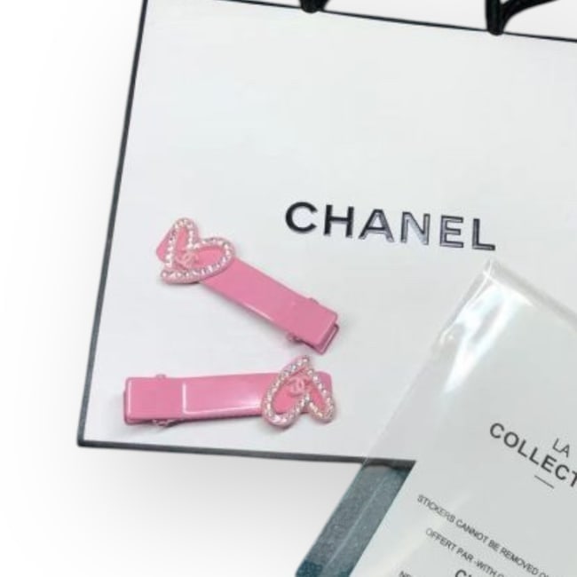 CHANEL 2Pc Set Hot Pink/Rhinestone Heart W/ CC Logo Rectangle L.A Collection Hair Clips: • CHANEL • L.A. Collection • 2Pc Set • Gabrielle • Hot Pink • Hair Clips • Shape: Rectangle • White Rhinestone Heart • Pink CC Logo • Hot Pink Tone Ha