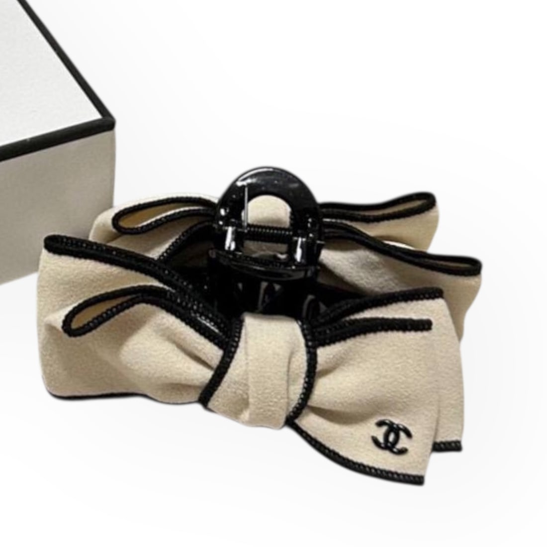 CHANEL White Bow Detail Beaute Hair Clip: • CHANEL • Hair Clip • White • Front Logo • Bow Detail • Original Box Included • Makeup/Diffusion Line: Please note that gwp/beaute items are not sold in boutique st