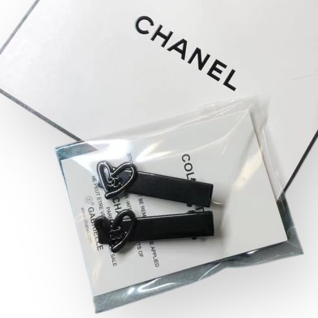 CHANEL 2Pc Set Black/Black Heart Rectangle Hair Clips (1 of 2)