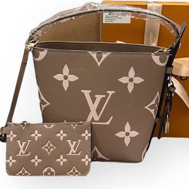 Louis Vuitton Beige/Creme Monogram Top Handle Bucket Beaute Bag & Original Box: • Louis Vuitton • Beige • Creme Accents • Monogram Pattern • Bucket Bag • Top Handle Carry • Gold Tone Hardware • Lock & Key Included • Pouch Include