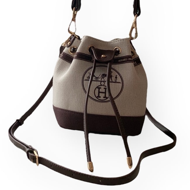 Hermes Front Logo Drawstring 2Way Carry Beaute Bag & Removable Strap (1 of 4)