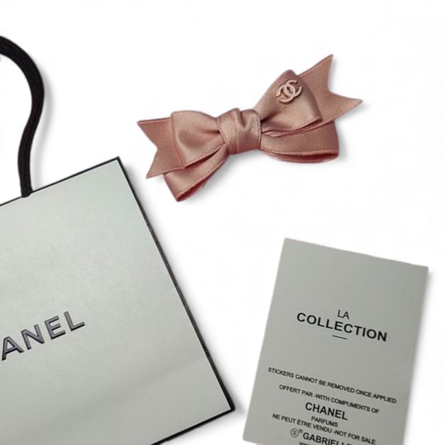 CHANEL Pink Bow Detailed Beaute Hair Clip & Gift Bag: • CHANEL • Hair Clip • L.A Collection • Bow Detail • Bow Color: Pink • Pink CC • Size: Med • Silver Tone Hardware • Original Gift Bag Included