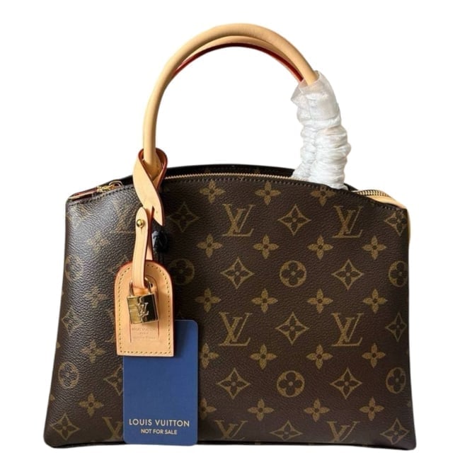 Louis Vuitton Brown Monogram Petit Palais Beaute Bag, Strap,& Original Box: • Louis Vuitton • Petit Palais • Brown Monogram • Double Handles • Gold Tone Hardware • Zip Closure • Interior Zip Pocket • Interior Slip Pocket • Re