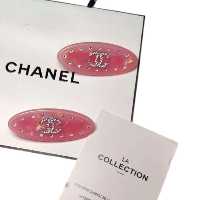 CHANEL 2Pc Lg Hot Pink/Rhinestone CC Logo Beaute Hair Clips & Gift Bag: • CHANEL • Gabrielle • Hair Clips • 2Pc Set • Hot pink • Rhinestone CC Logo • Rhinestone Accents • Shape: Oval • L.A Collection • Unopened/In Origin