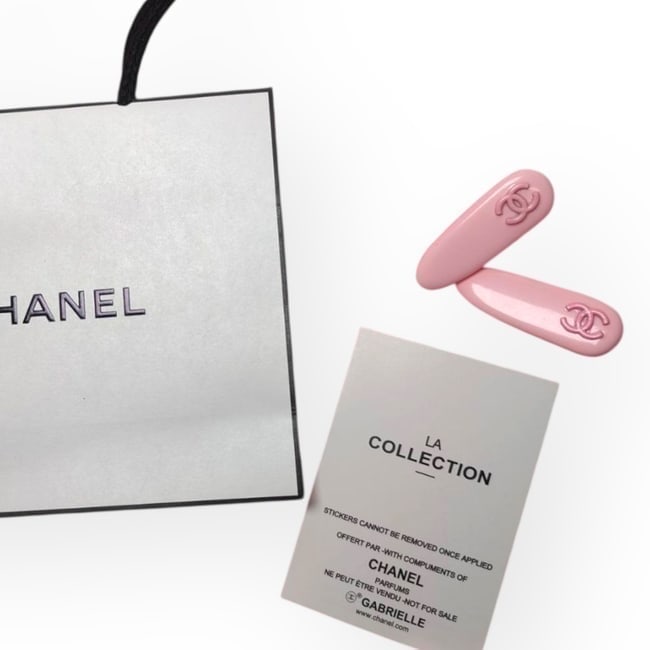 CHANEL 2Pc Pink/CC Logo Tear Drop Beaute Hair Clips & Gift Bag (1 of 3)