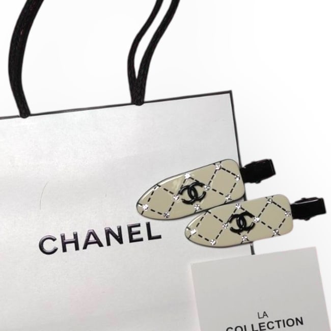 CHANEL 2Pc Creme Quilted/Rhinestone Detailed Beaute Hair Clips & Gift Bag (1 of 3)