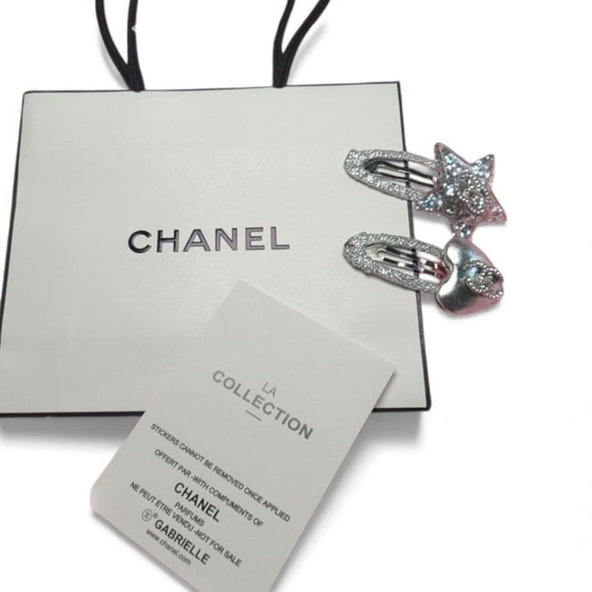 CHANEL 2Pc Silver/Heart & Star Beaute Hair Clips & Original Gift Bag (1 of 3)