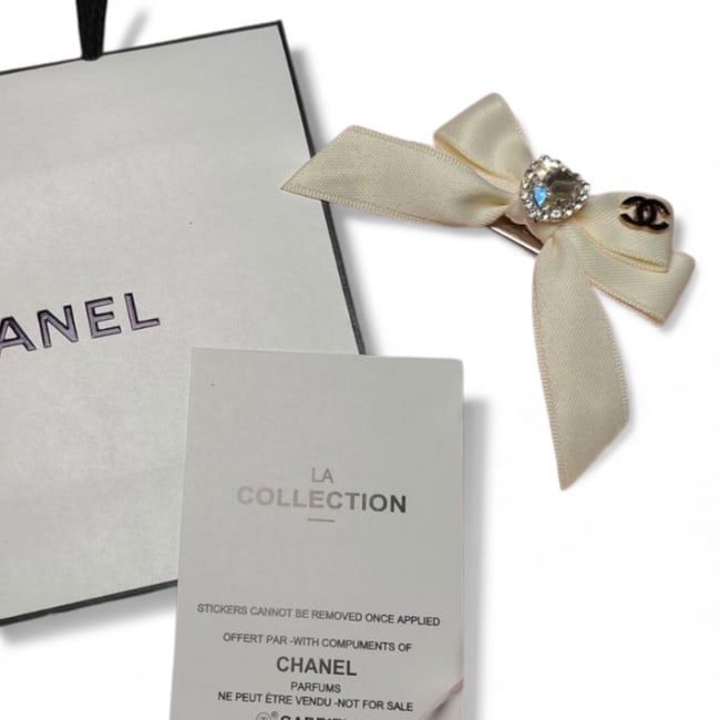 CHANEL Lg White/Rhinestone Heart Bow Detail Beaute Hair Clip & Gift Bag: • CHANEL • Gabrielle • Hair Clip • Black • Iridescent Rhinestone Heart Detail • CC Logo • Silver Tone Hardware • Shape: Bow • L.A Collection • Ori