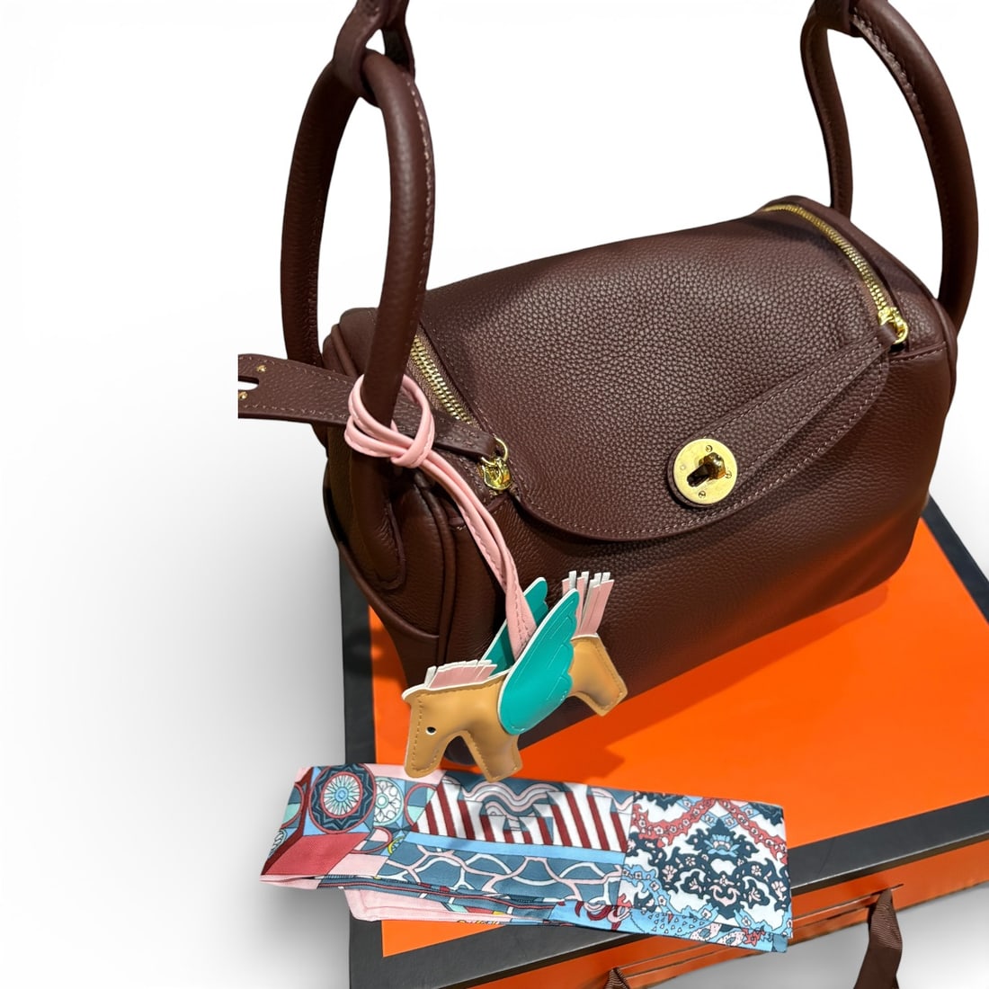 Hermes Lindy Bag Brown Taurillon Pattern Doctor Beaute Bag & Original Box: • Hermes • Brown • Taurillon Pattern • Lindy • Doctor Bag Edition • Signature Front Twist Closure • Gold Tone Hardware • Zip Closure On Sides • Interior Sl