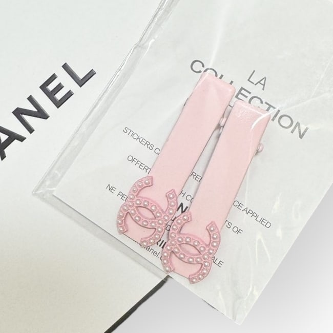 CHANEL 2Pc Pink/Pearl CC Long Rectangle Hair Clip & Gift Bag: • CHANEL • Gabrielle • 2Pc Set • Hair Clips • Pink • Pink CC W/ White Pearl Detail • Shape: Long Rectangle • L.A Collection • Original Gift Bag Included