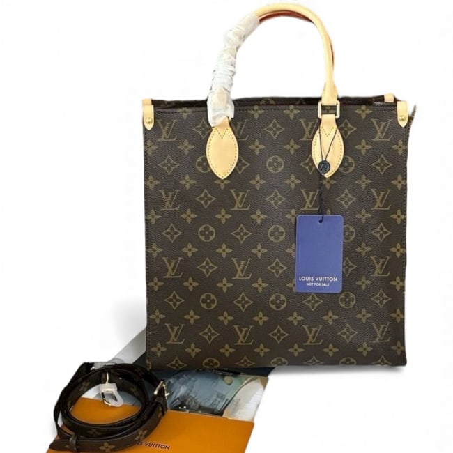 Louis Vuitton Monogram Sac Plat Beaute Bag & Removable Strap: • Louis Vuitton • Sac Plat • Monogram Pattern • Double Handles • Removable Strap Included • Gold Tone Hardware • Interior Zip Pocket • Interior Slip Pocket &bul