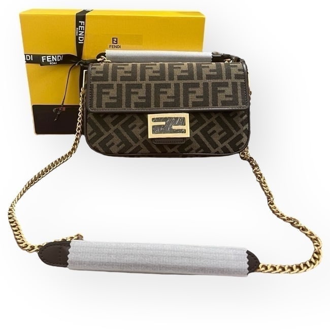 Fendi FF Logo Baguette Chain Beaute Bag & Original Box (1 of 9)
