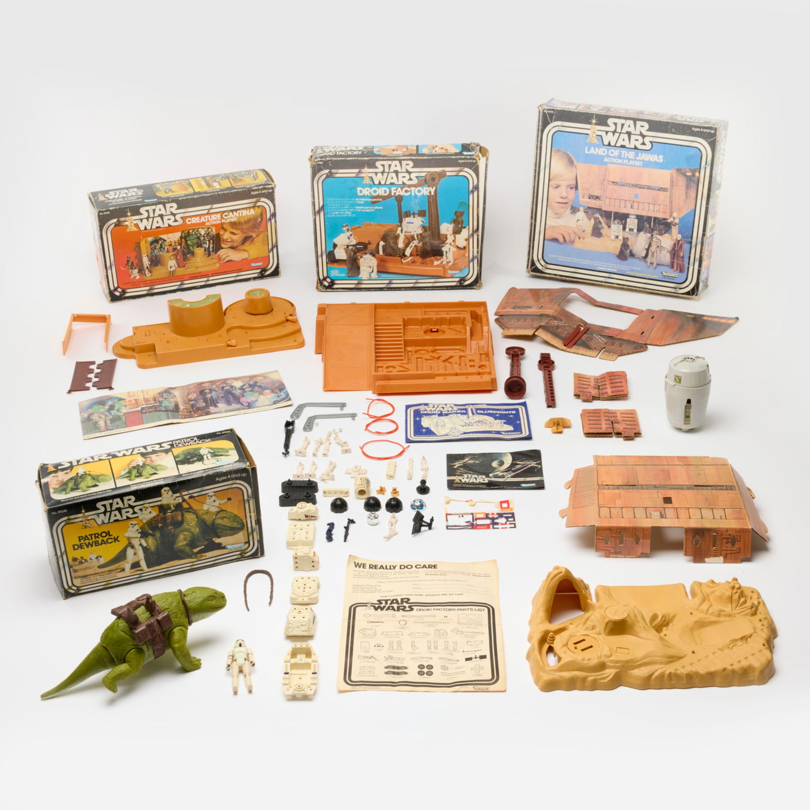 4PC 1977 Kenner Star Wars Playset and Vehicle Group: 4PC 1977 Kenner Star Wars Playset and Vehicle Group USA, 1977 Group includes: 1977 Kenner Star Wars Creature Cantina Action Playset complete with box, 1977 Kenner Star Wars Droid Factory in box, 1977