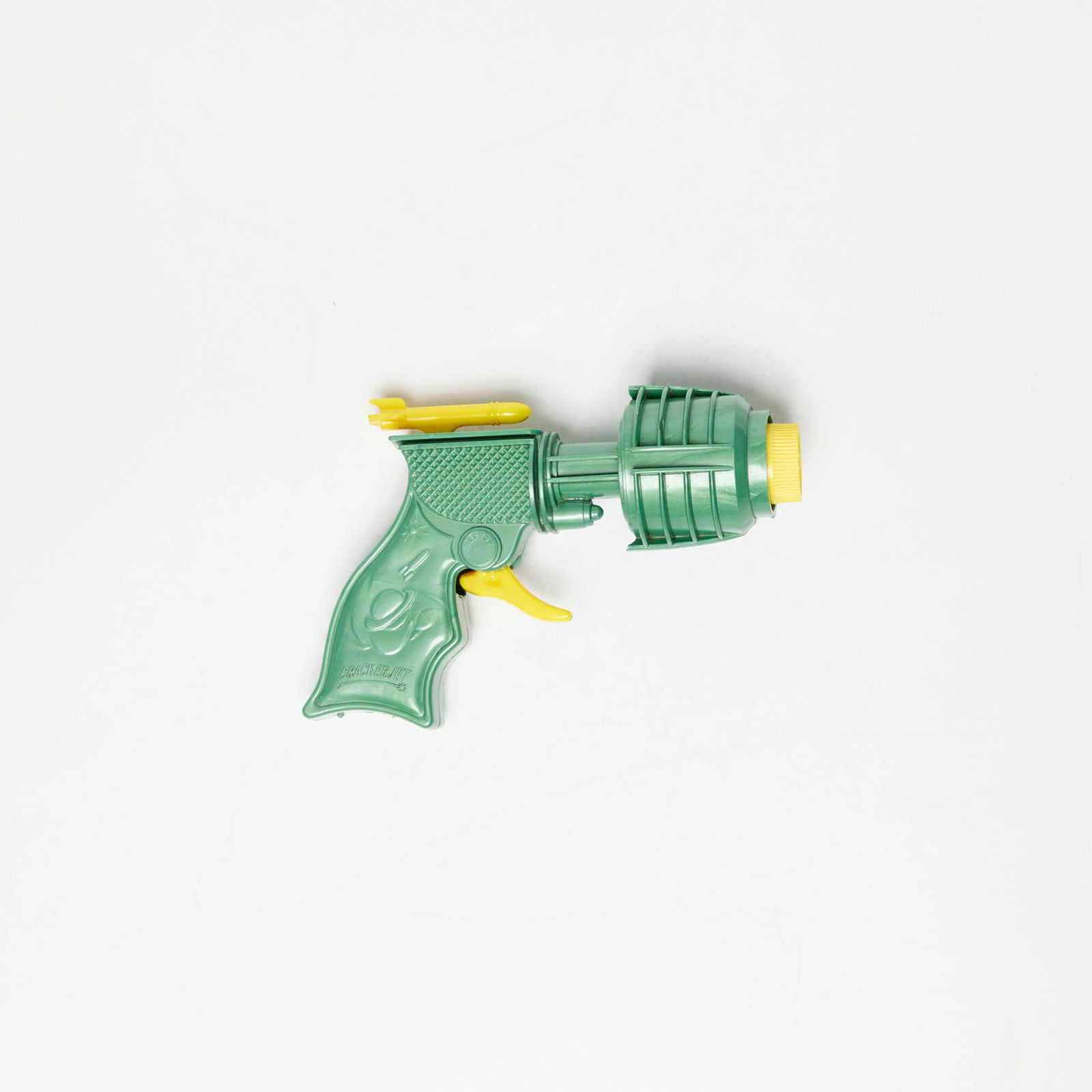 Rare English Mettoy Cracker Jet Green Space Gun: Rare English Mettoy Cracker Jet Green Space Gun molded plastic 4 h x 5.625 w x 1.875 d in (10 x 14 x 5 cm) Manufacturer's mark to handle. Condition Notes: Good condition. Minimal wear exists thr