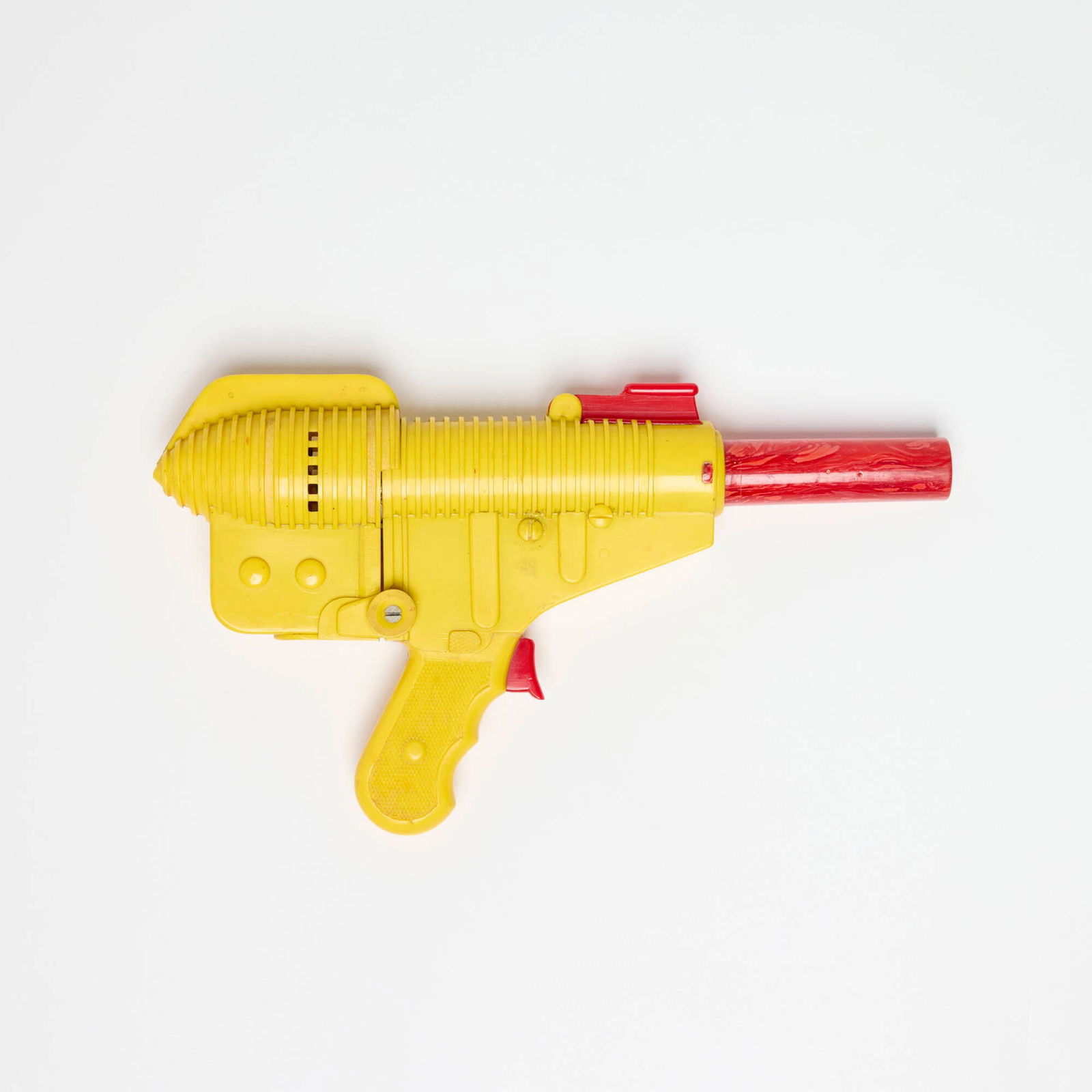 1949 Marx Plastic Model #1022 Prototype Production Sample Ray Gun: 1949 Marx Plastic Model #1022 Prototype Production Sample Ray Gun Catalin 6 h x 10 w x 1.625 d in (15 x 25 x 4 cm) Condition Notes: Good condition. This example with some minor scuffing from use. Trig