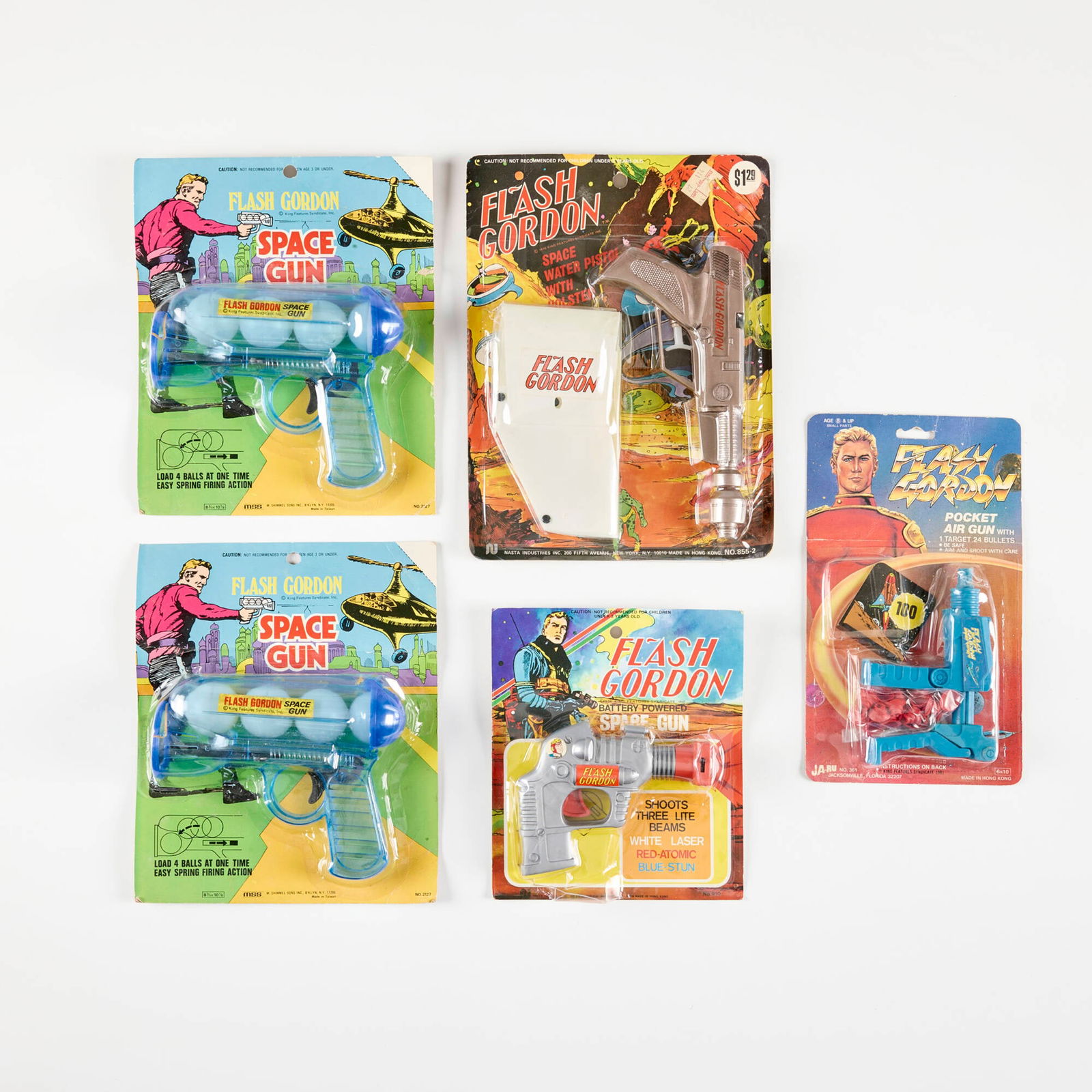 Five Vintage Flash Gordon Novelty Ray Guns Factory Sealed: Five Vintage Flash Gordon Novelty Ray Guns Factory Sealed molded plastic largest: 11.125 h x 8.375 w x 1 d in (28 x 21 x 3 cm) smallest: 10 h x 6 w x 1 d in (25 x 15 x 3 cm) Collection includes five u