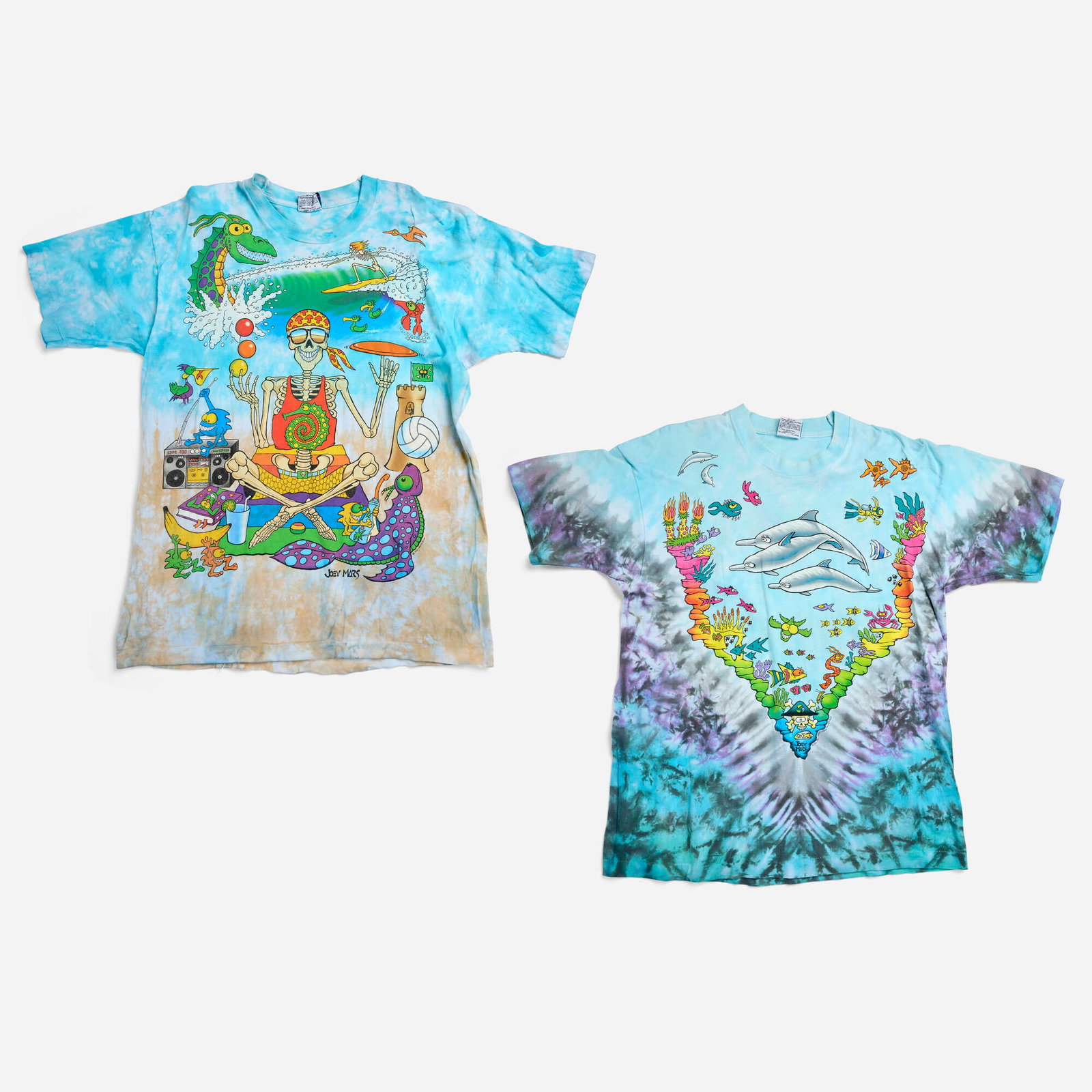 2 Joey Mars Liquid Blue Mars Beach and Sea Life Tie-Dye X-Large T-Shirt Group: 2 Joey Mars Liquid Blue Mars Beach and Sea Life Tie-Dye X-Large T-Shirt Group 100% cotton, single stitch beach: 23 w x 28 l in (58 x 71 cm) sea: 22.5 w x 26.5 l in (57 x 67 cm) Group includes: Joey Ma