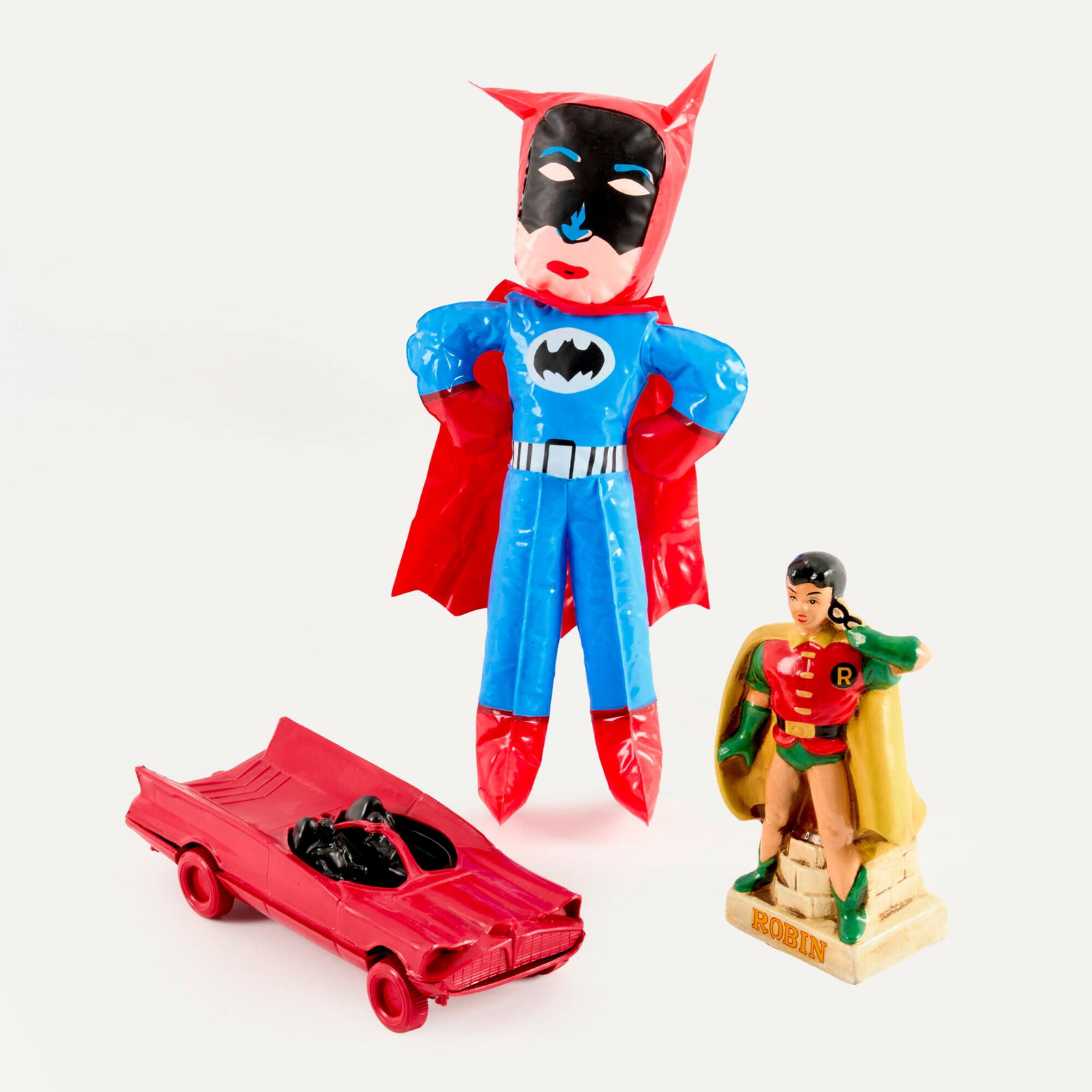 3PC Vintage Batman Novelty Toy Group: 3PC Vintage Batman Novelty Toy Group Japan, Mexico bank: 6.5 h x 3 w x 2.25 d in (17 x 8 x 6 cm) car: 2 h x 3.25 w x 8 d in (5 x 8 x 20 cm) inflatable: 13 h x 6 w x 2.5 d in (33 x 15 x 6 cm) Group inc