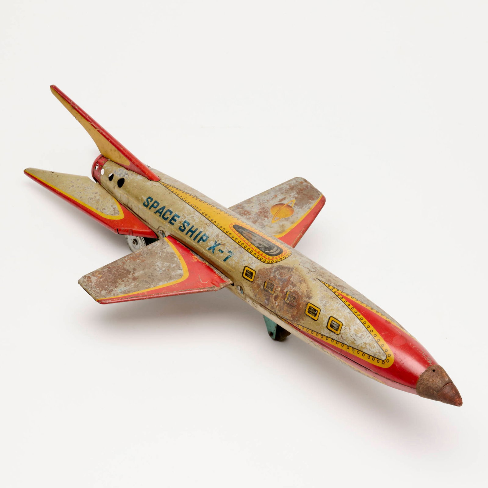 Rare Masudaya Modern Toys Tin Friction Space Ship X-7: Rare Masudaya Modern Toys Tin Friction Space Ship X-7 Japan 4 h x 10.25 w x 23 d in (10 x 26 x 58 cm) Condition Notes: Tin with wear, scuffing and scratching with areas of paint loss and oxidation thr