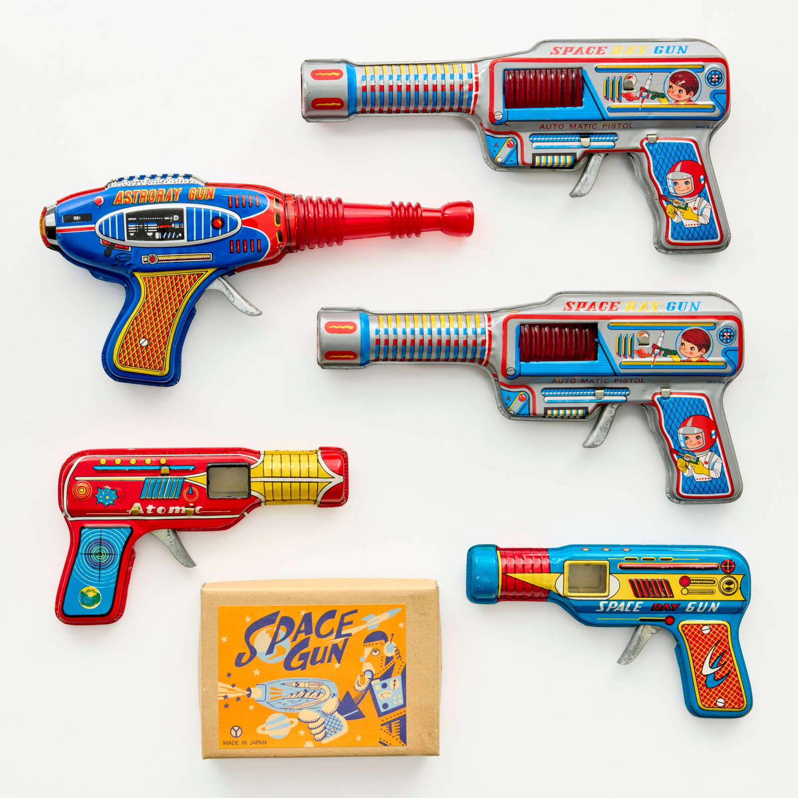 6PC Vintage Japanese Plastic and Tin Ray Guns Group: 6PC Vintage Japanese Plastic and Tin Ray Guns Group transfer print on metal, molded plastic, zinc-plated steel largest: 4.75 h x 9.5 w x 1.25 d in (12 x 24 x 3 cm) smallest: 3.5 h x 5.25 w x 1.25 d in