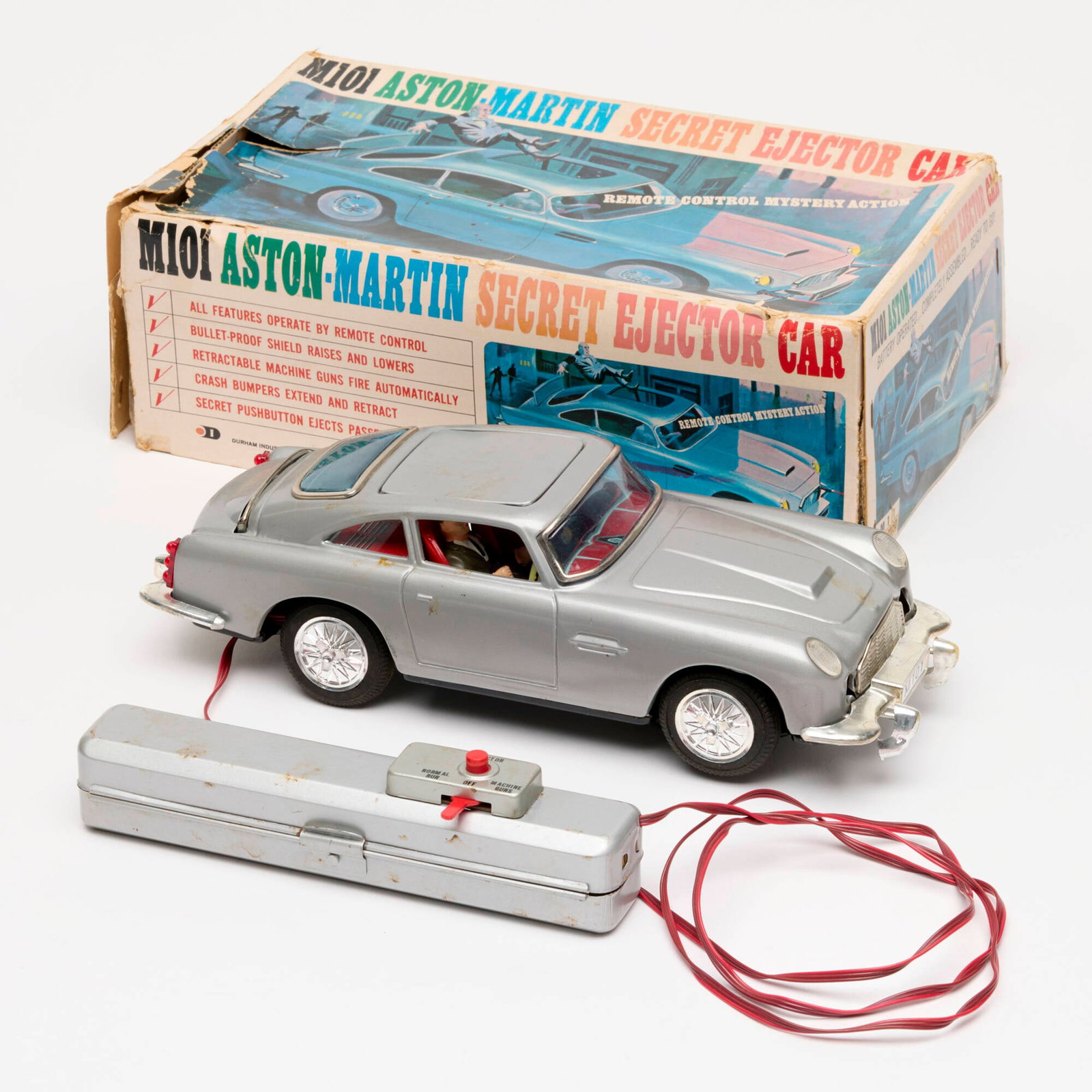 Durham Industries James Bond M101 Aston Martin Secret Ejector Car Boxed (1 of 3)