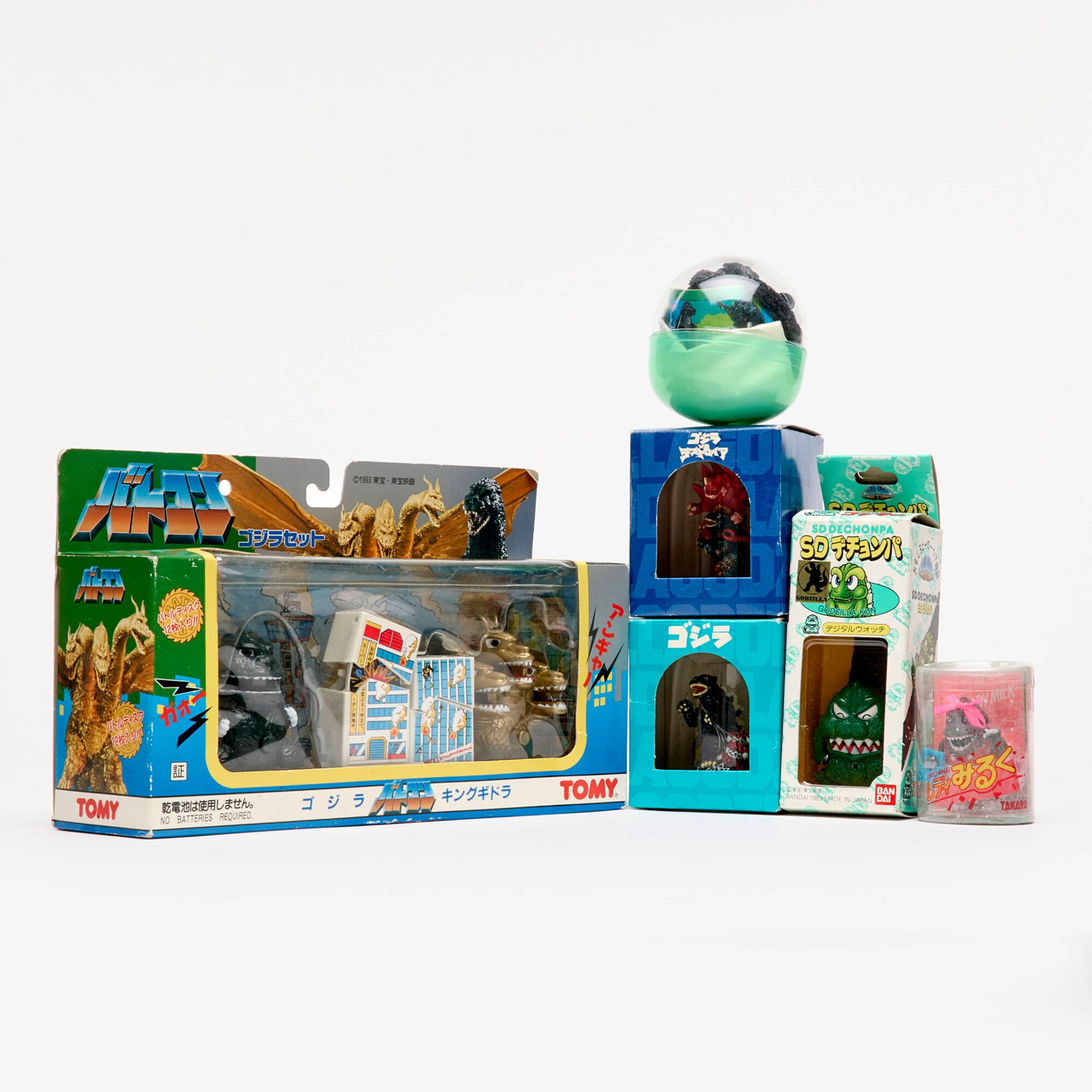 6PC Japanese Bandai Tomy Godzilla Related Group: 6PC Japanese Bandai Tomy Godzilla Related Group Japan smallest: 2.5 h x 1.75 w x 1.75 d in (6 x 4 x 4 cm) largest: 5 h x 9 w x 2.5 d in (13 x 23 x 6 cm) Group includes: 1989 SD Dechonpa Godzilla Digit