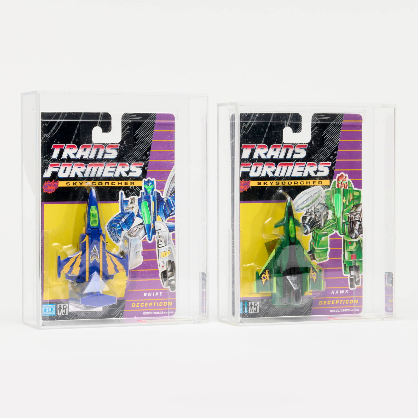 2PC 1992 Hasbro Europe Transformers Skyscorcher Hawk and Snipe AFA Group: 2PC 1992 Hasbro Europe Transformers Skyscorcher Hawk and Snipe AFA Group Europe 9 h x 6.75 w x 2.25 d in (23 x 17 x 6 cm) 8.5 h x 6.5 w x 2.25 d in (22 x 17 x 6 cm) 1992 Hasbro Europe Transformers Sky