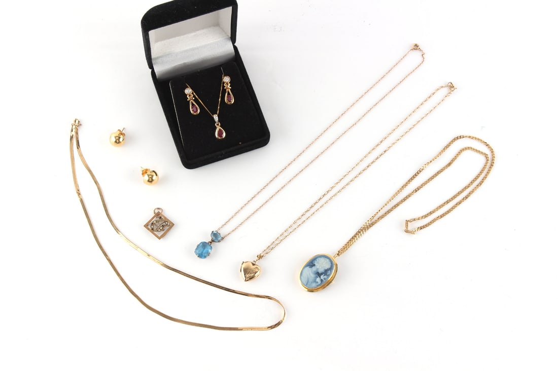 A mixed lot of jewellery comprising a 9ct gold ruby & diamond pendant on chain: Property of a lady - a mixed lot of jewellery comprising a 9ct gold ruby & diamond pendant on chain necklace with matching earrings ensuite, boxed, an 18ct gold blue cameo pendant on 9ct gold chain ne