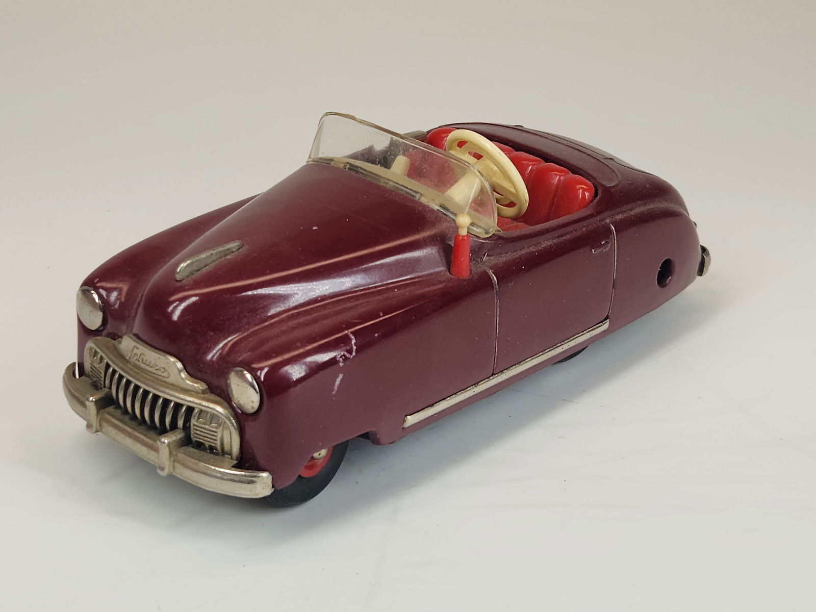 VINTAGE SCHUCO RADIO 4012 WIND UP CAR: REMAINS IN GOOD CONDITION, SHOWING SOME TYPICAL USAGE WEAR.