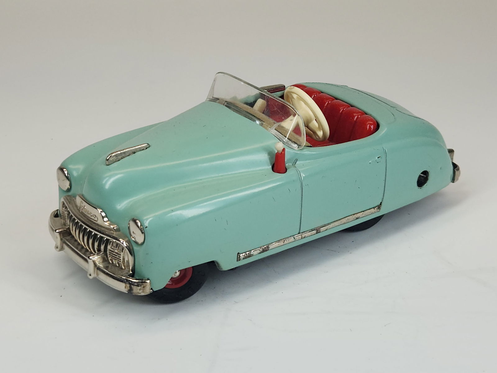 VINTAGE SCHUCO RADIO 4012 WIND UP CAR: REMAINS IN GOOD CONDITION, SHOWING SOME TYPICAL USAGE WEAR.