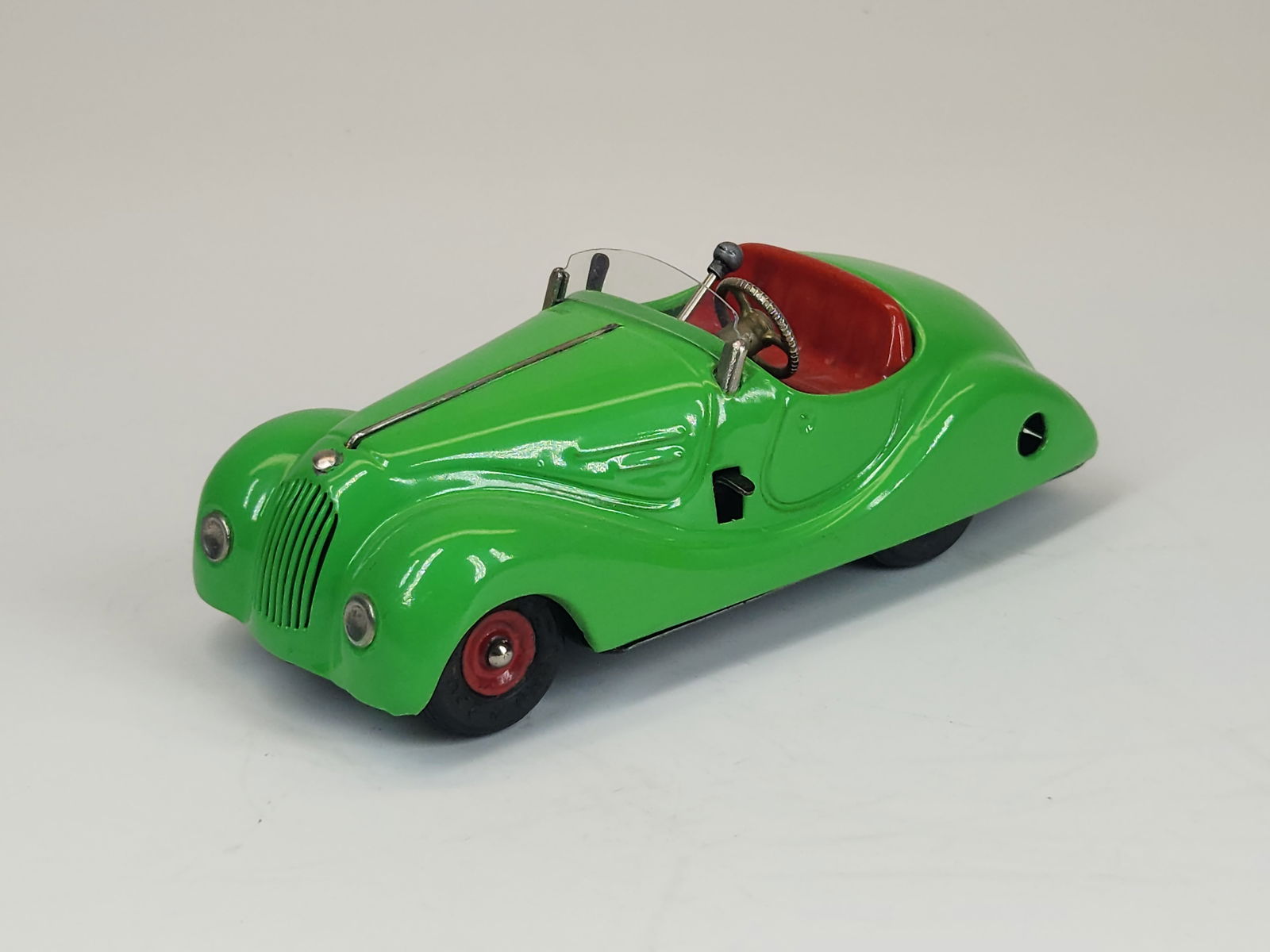 VINTAGE SCHUCO EXAMICO 4001 WIND UP CAR: REMAINS IN GOOD CONDITION, SHOWING SOME TYPICAL USAGE WEAR.