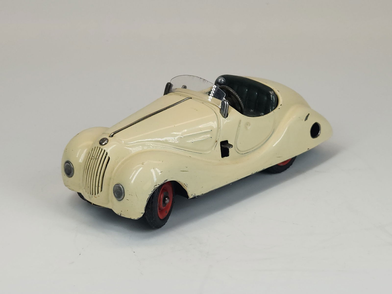 VINTAGE SCHUCO EXAMICO 4001 WIND UP CAR: REMAINS IN GOOD CONDITION, SHOWING SOME TYPICAL USAGE WEAR.