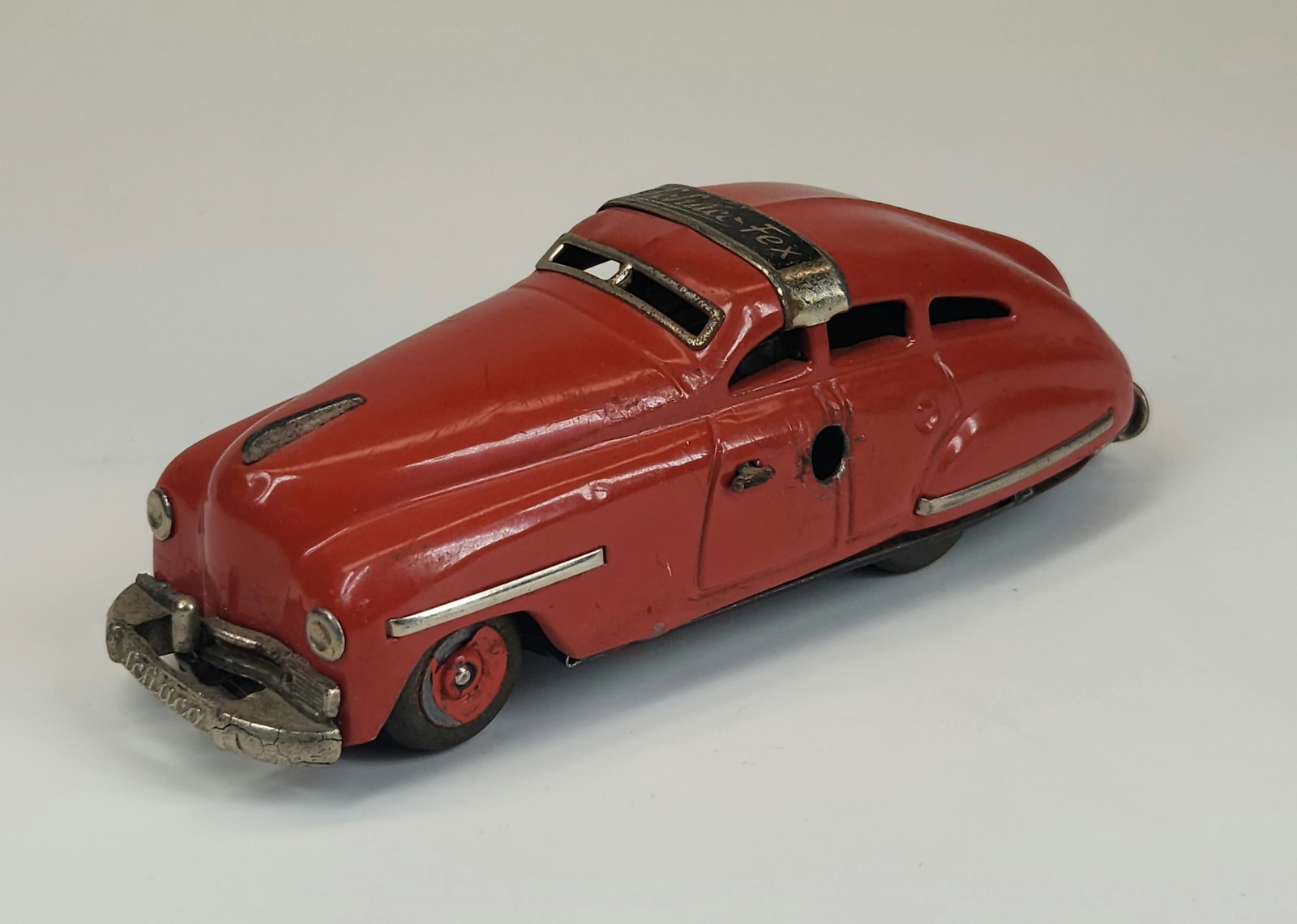 VINTAGE SCHUCO FEX 1111 WIND UP CAR: REMAINS IN GOOD CONDITION, SHOWING SOME TYPICAL USAGE WEAR.