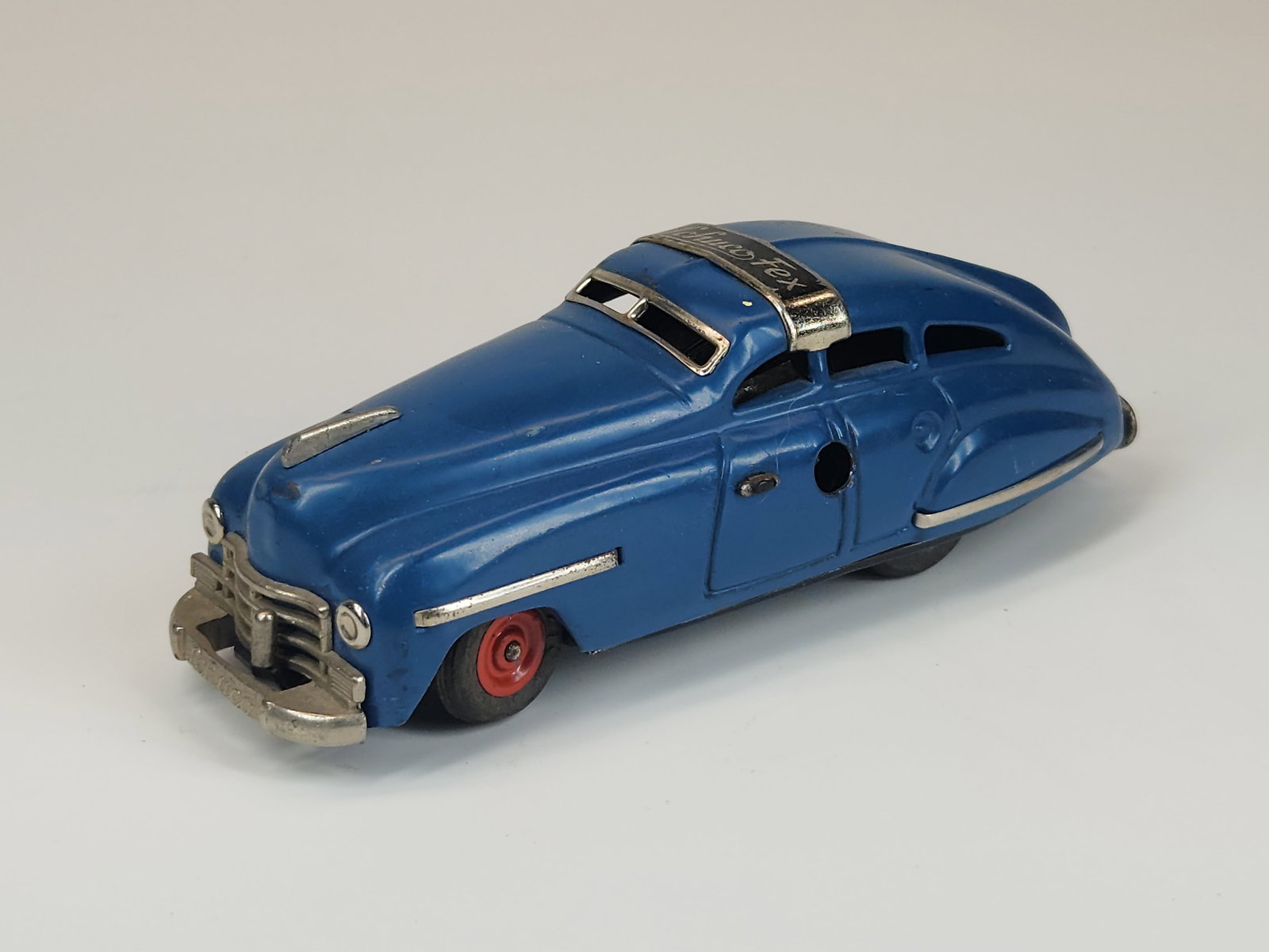 VINTAGE SCHUCO FEX 1111 WIND UP CAR: REMAINS IN GOOD CONDITION, SHOWING SOME TYPICAL USAGE WEAR.