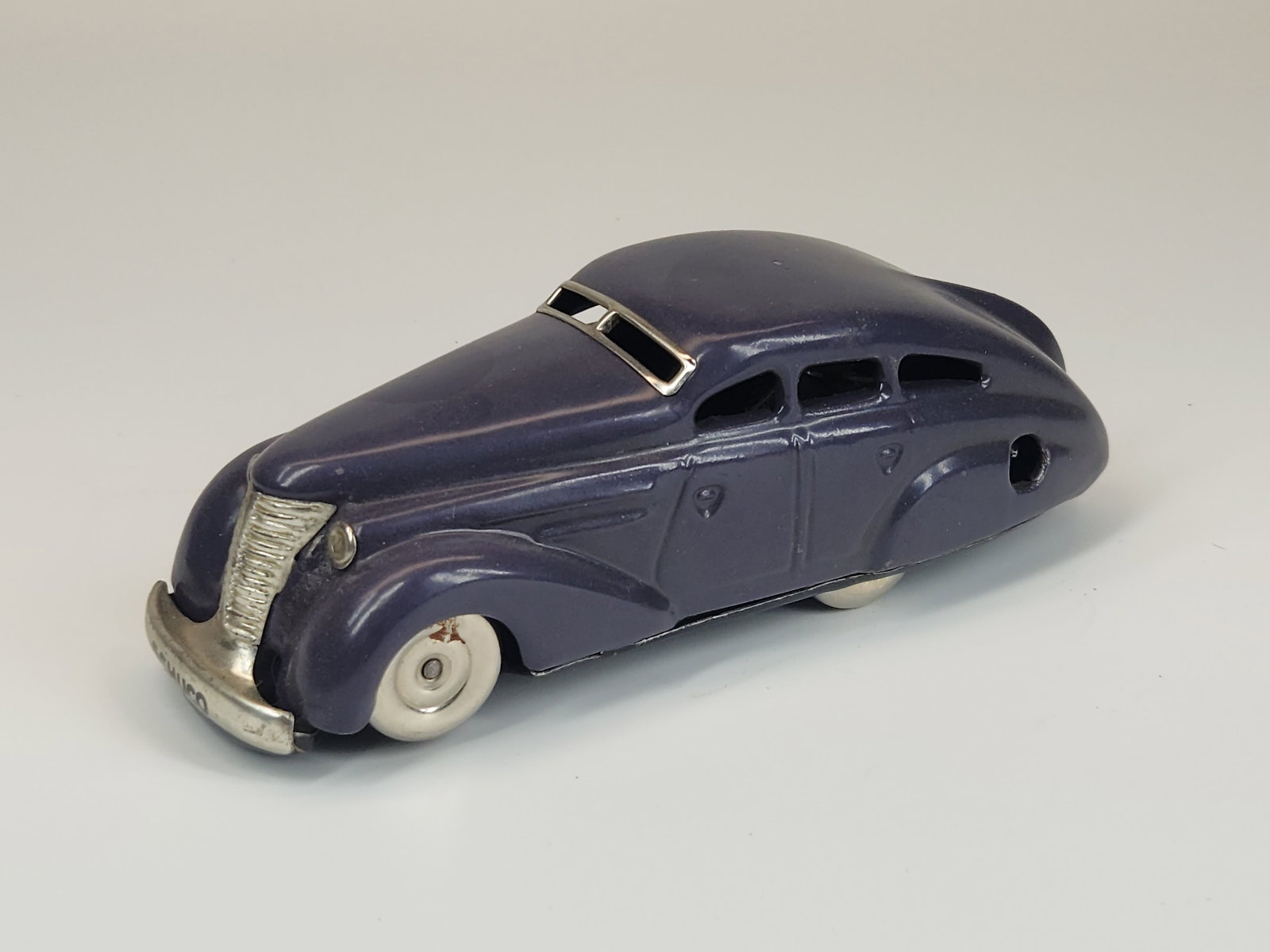 VINTAGE SCHUCO PATENT 1010 TIN WIND UP CAR (1 of 4)