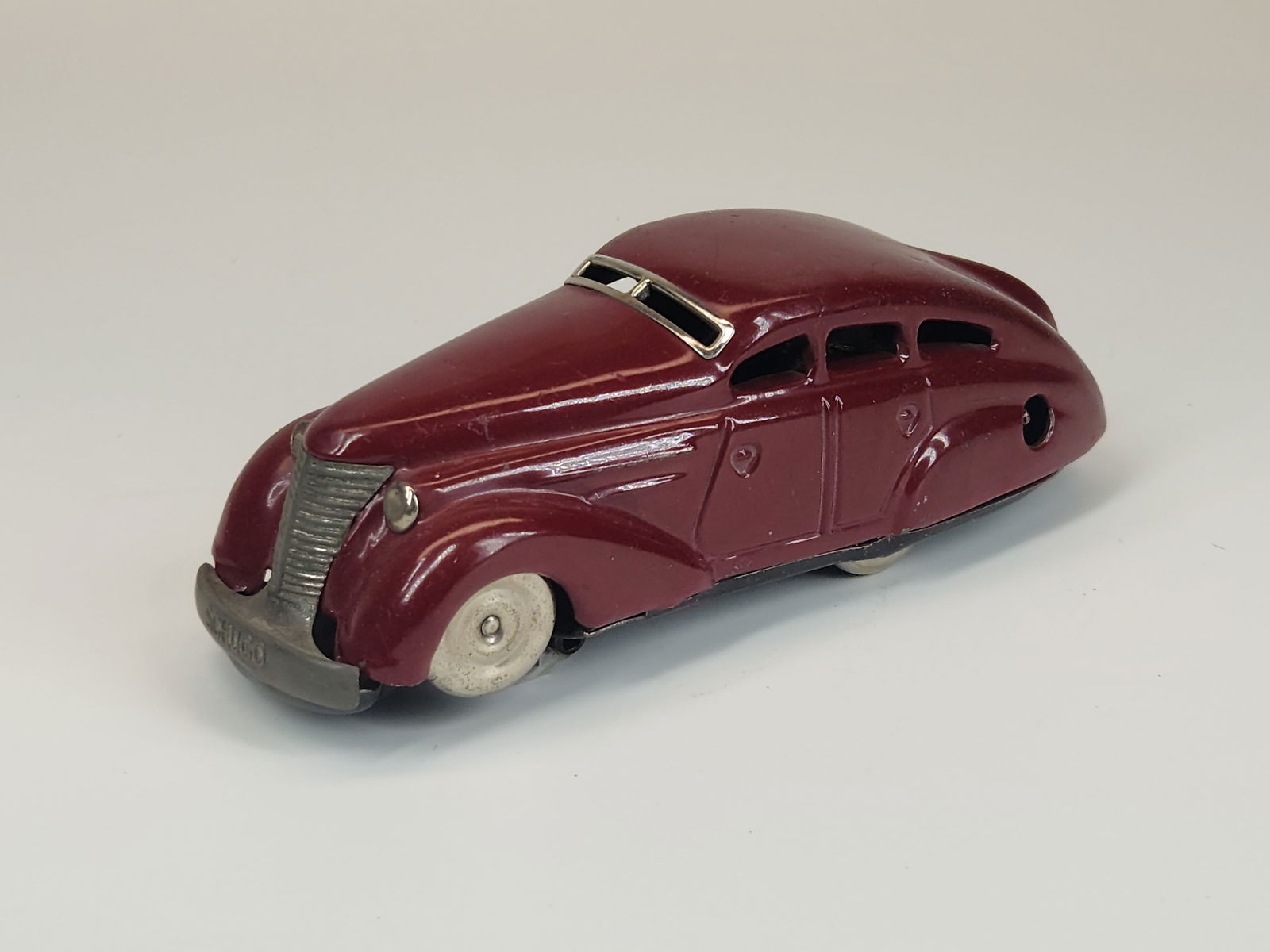 VINTAGE SCHUCO PATENT 1010 TIN WIND UP CAR (1 of 4)