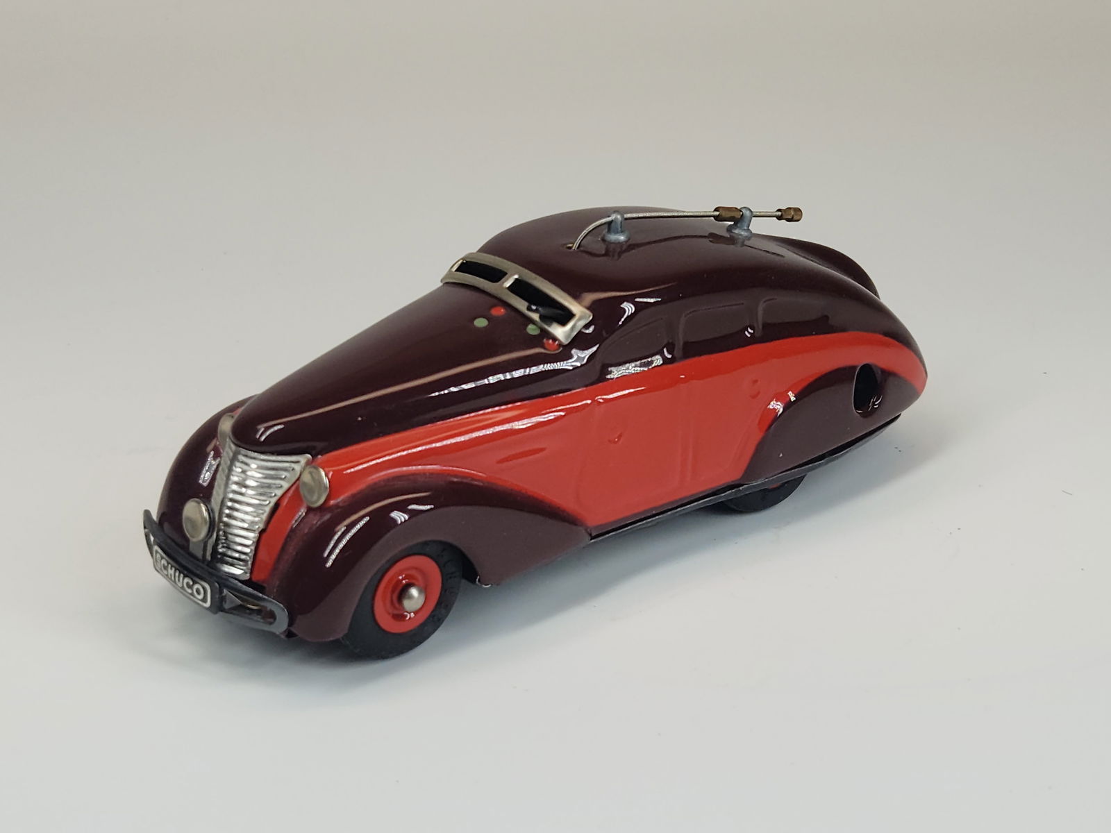SCHUCO RADIO 5000 TIN WIND UP CAR (1 of 4)