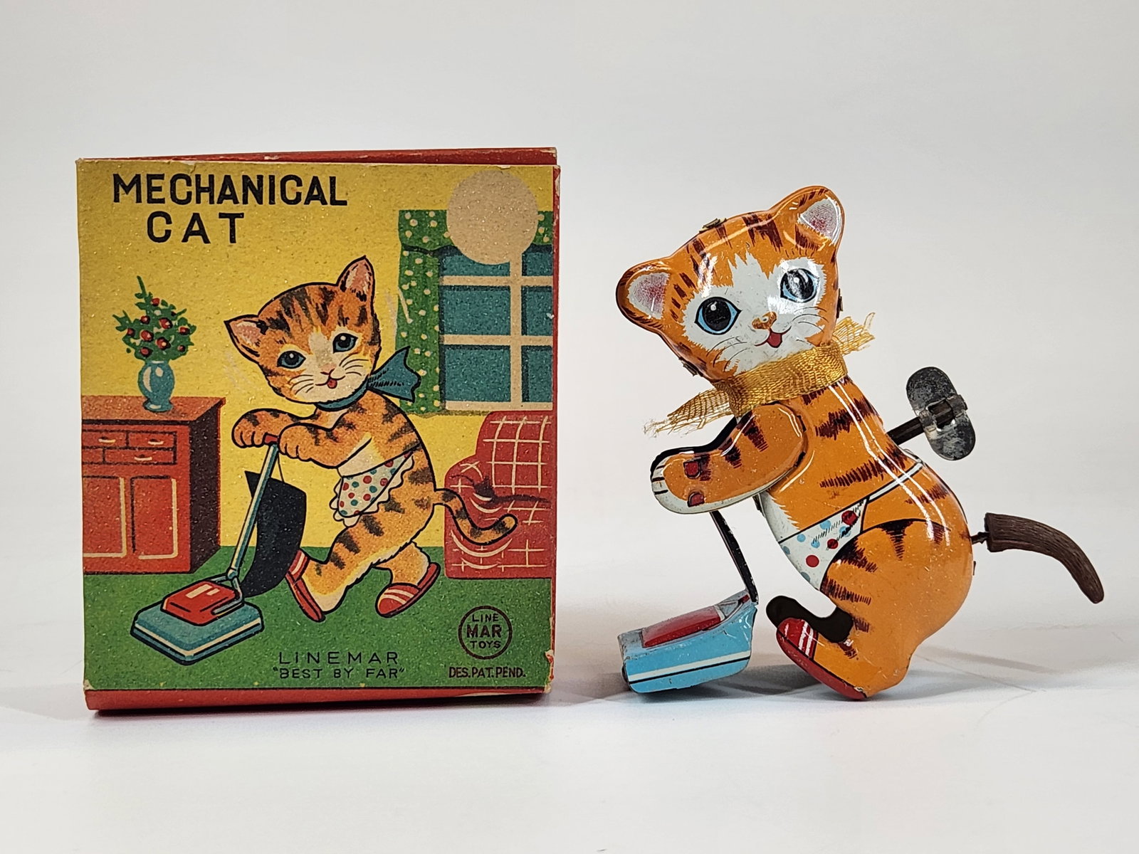 LINEMAR TIN WIND UP CAT W/ VACUUM IN BOX (1 of 3)