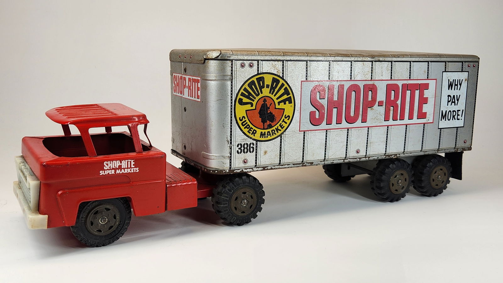 MARX PRESSED STEEL SHOPRITE TRUCK (1 of 4)