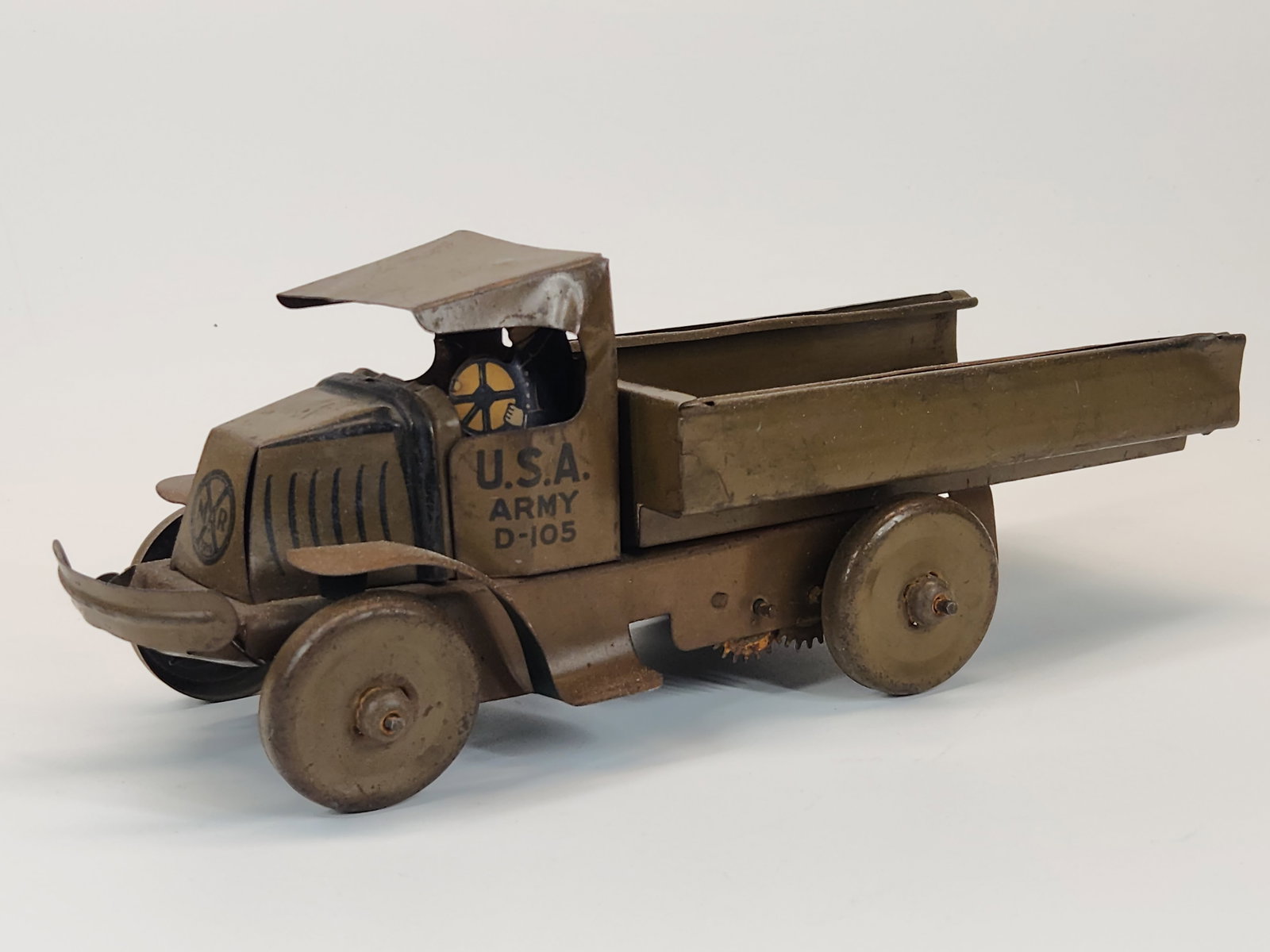 MARX TIN LITHO WIND UP US ARMY TROOP TRUCK: REMAINS IN GOOD CONDITION, SHOWING SOME WEAR. MISSING CANVAS TOP.