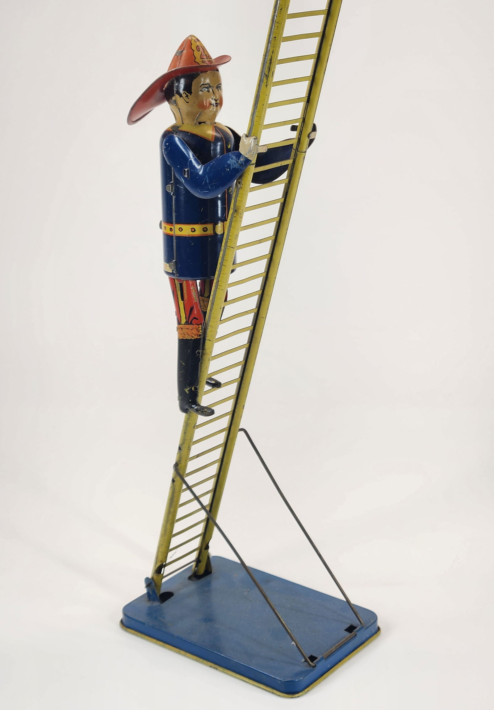 MARX TIN WIND UP FIREMAN CLIMBING LADDER (1 of 4)