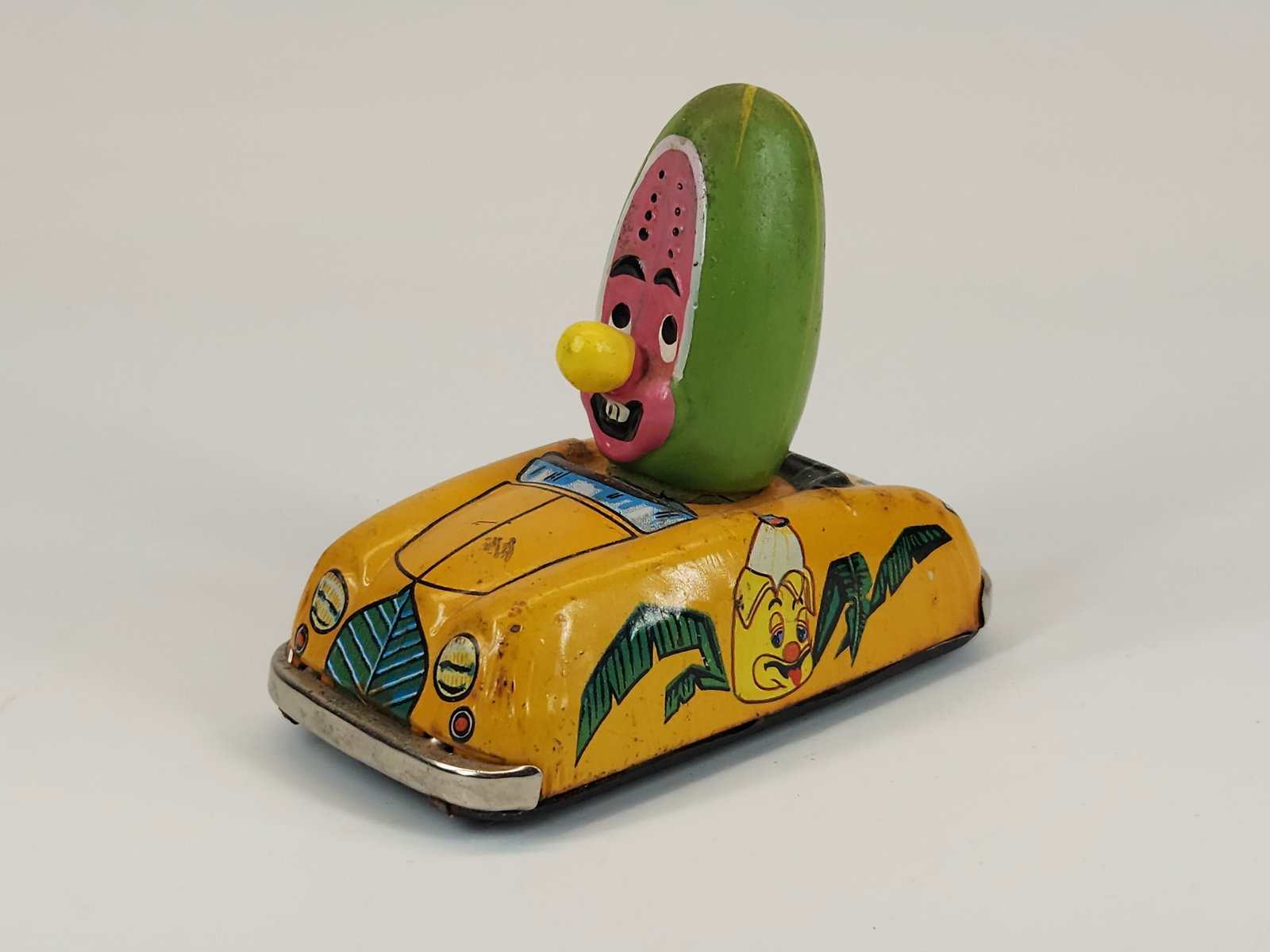 MARX TIN FRICTION MARXIE WATERMELON CAR: REMAINS IN GOOD CONDITION. FRICTION MOTOR DOES NOT WORK.