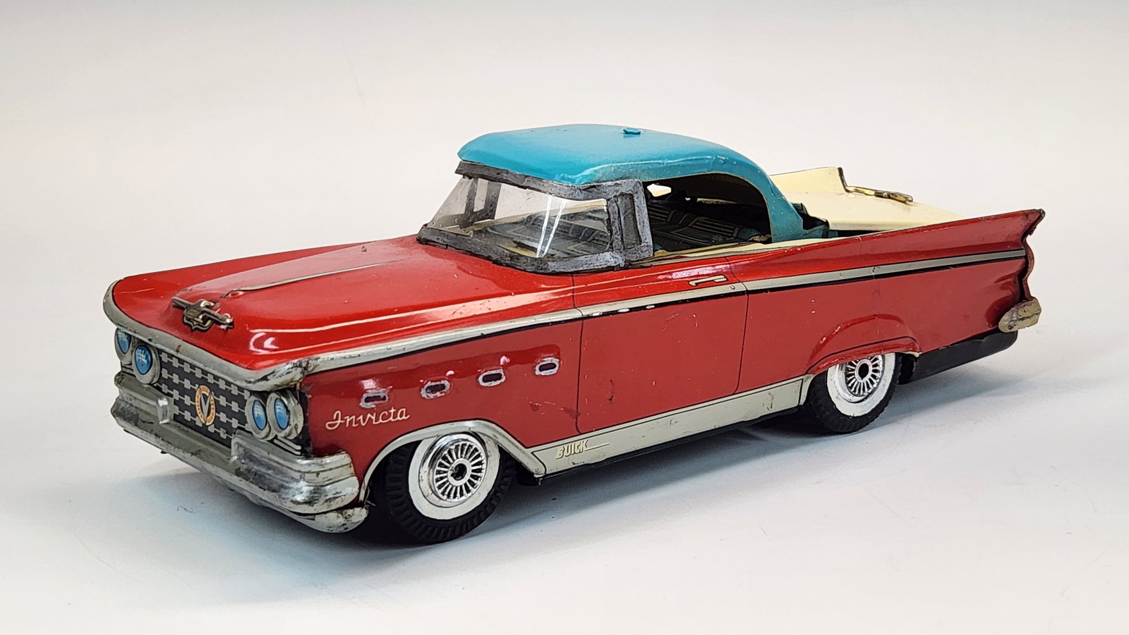 LINE MAR TIN FRICTION BUICK INVICTA RETRACTABLE HARDTOP: REMAINS IN GOOD CONDITION, SHOWING SOME WEAR. FRICTION MOTOR WORKS, HOWEVER HARDTOP DOES NOT RETRACT.